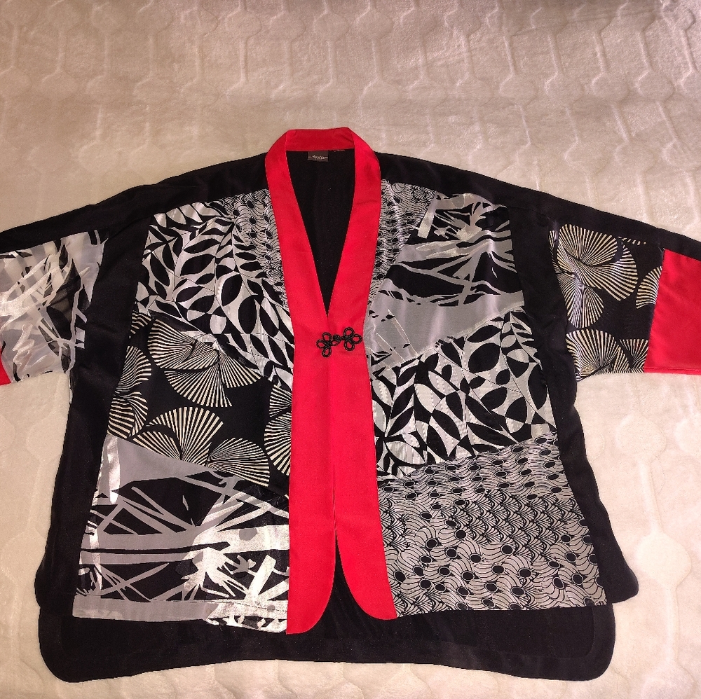 Chicos  Travelers Collection Vibrant Red and Black Patterned Kimono 2 Piece Top - Picture 3 of 6